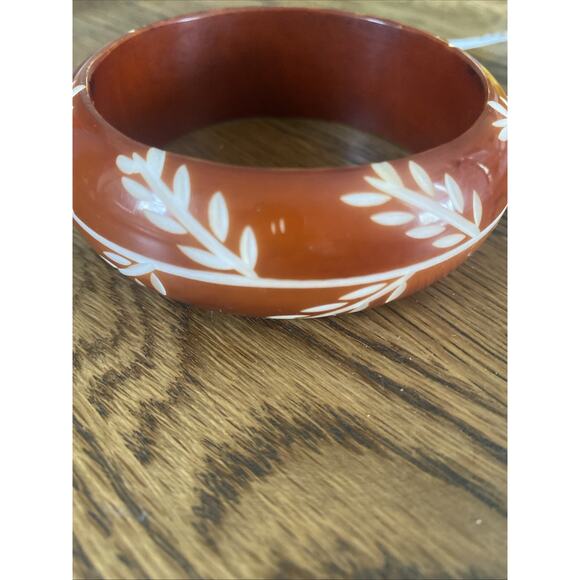 Vintage Carved Lucite Wide Bracelet Bangle Brown & White Leaves Boho Costume 9” - Picture 7 of 8